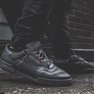 Adidas Yeezy Powerphase Calabasas in black